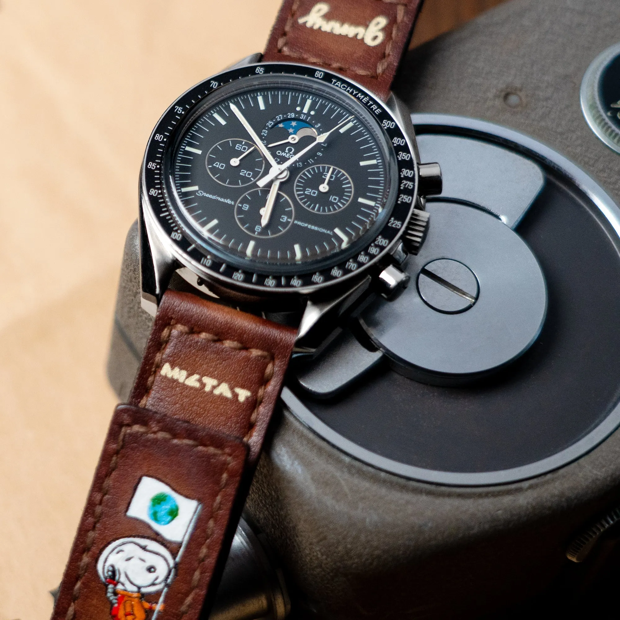 20mm Brown Gunny X MT Moonswatch Q.R. Velcro Leather Watch Strap - Minimalist Snoopy