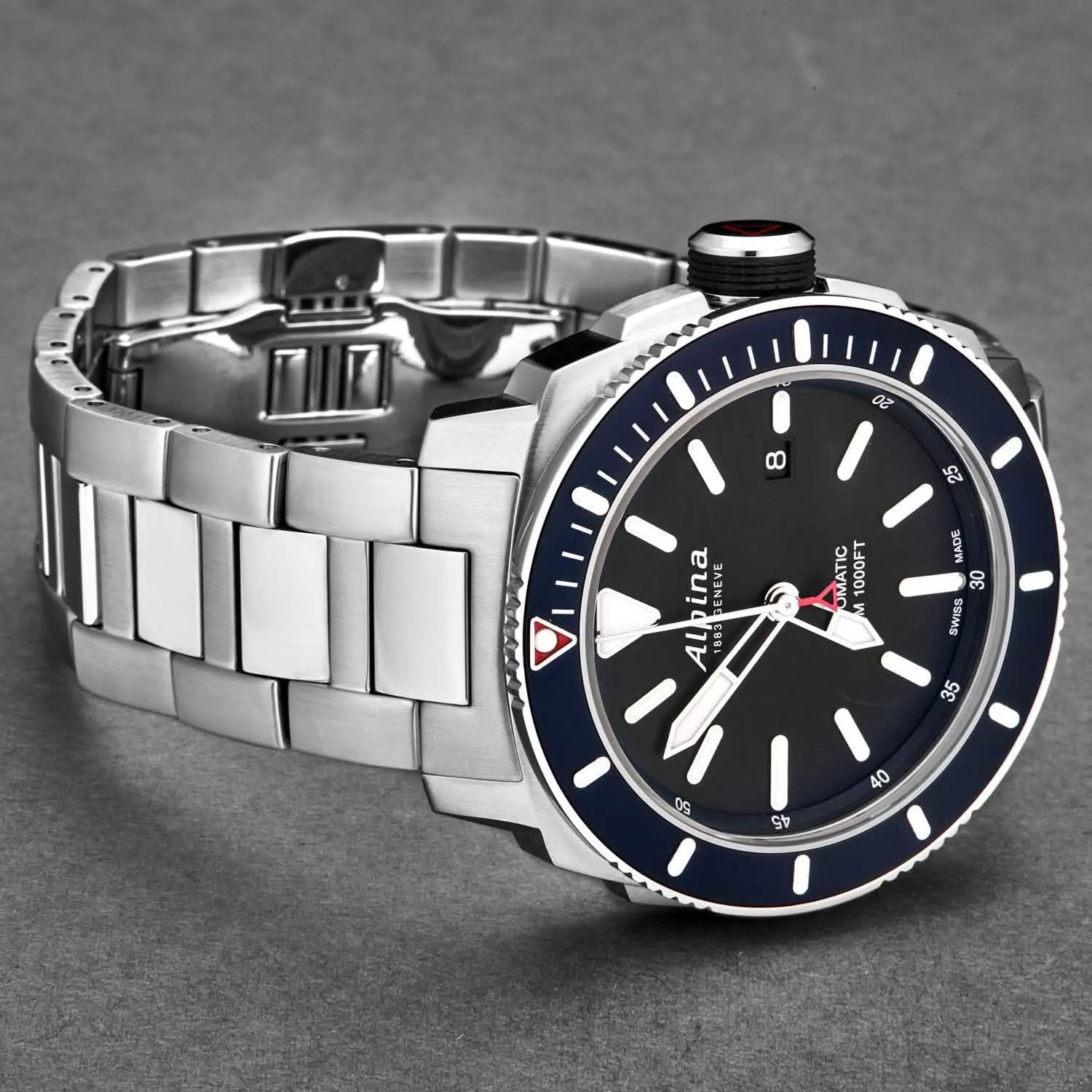 Alpina Men's 'Seastrong' 300m Automatic Diver Watch with Elegant Black Dial and Stainless Steel Bracelet