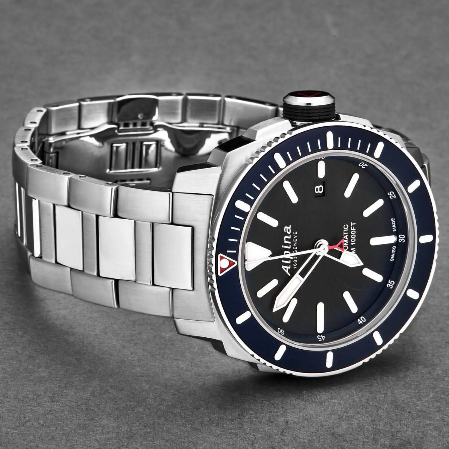 Alpina Men's 'Seastrong' 300m Automatic Diver Watch with Elegant Black Dial and Stainless Steel Bracelet