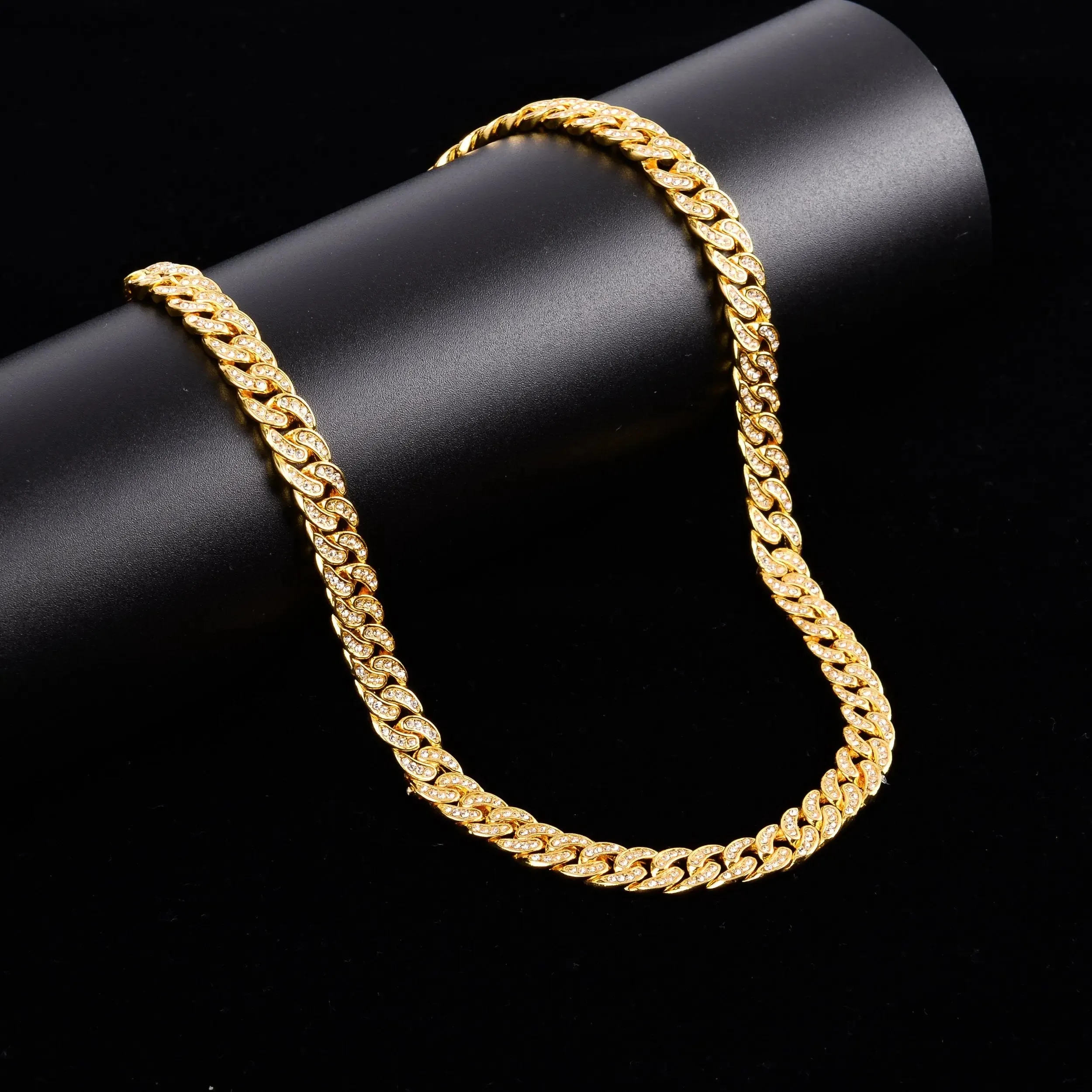 Bling Master Iced Out 8MM Cuban Link Chain - Luxurious Statement Necklace