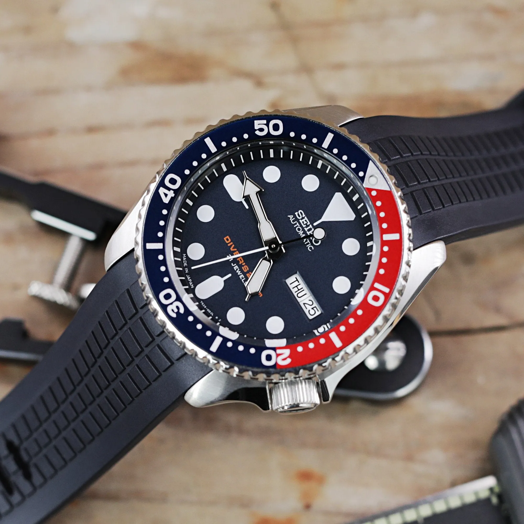 CB11 Navy Blue Curved End Rubber Strap compatible with Seiko SKX007