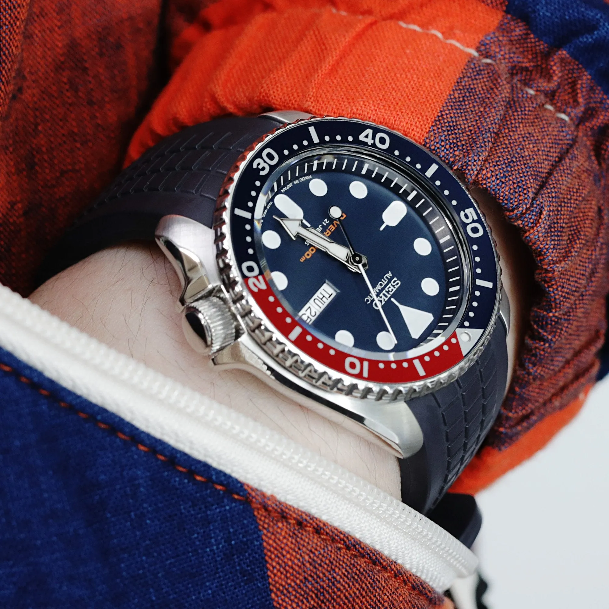 CB11 Navy Blue Curved End Rubber Strap compatible with Seiko SKX007