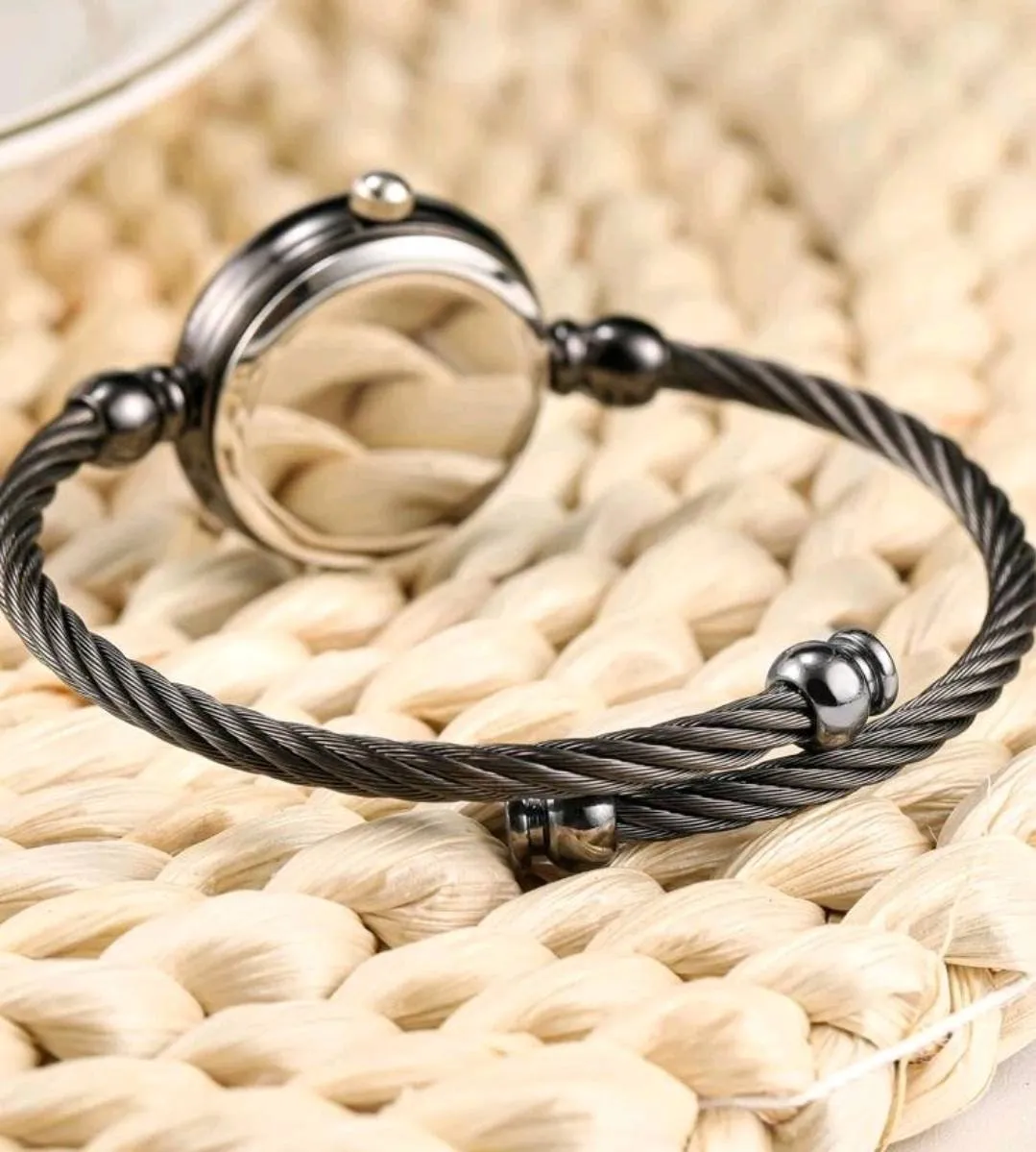 Jewellery - Watch - Ladies - round twisted black/white minimalist