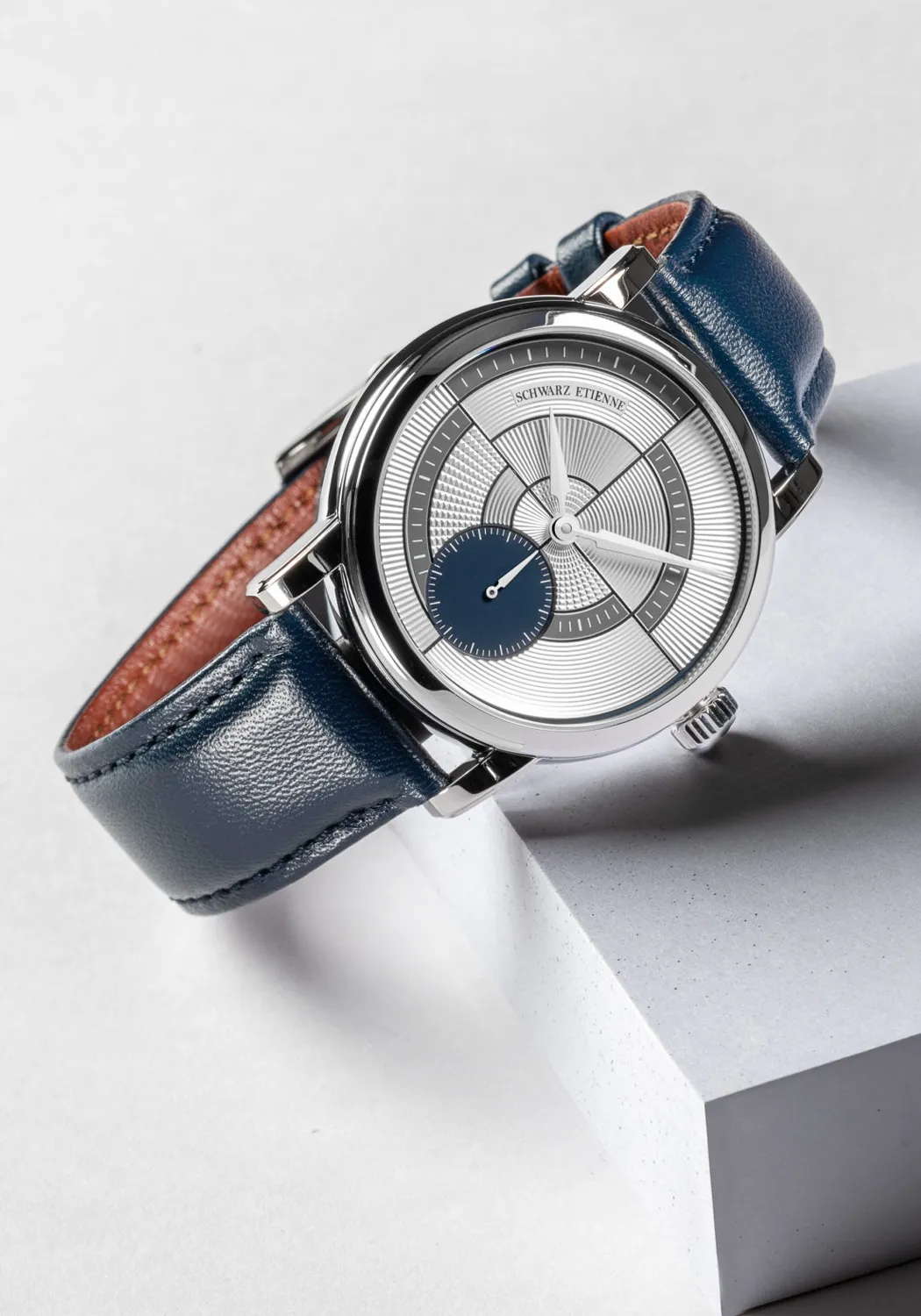 Schwarz Etienne Roma Geometry Grey