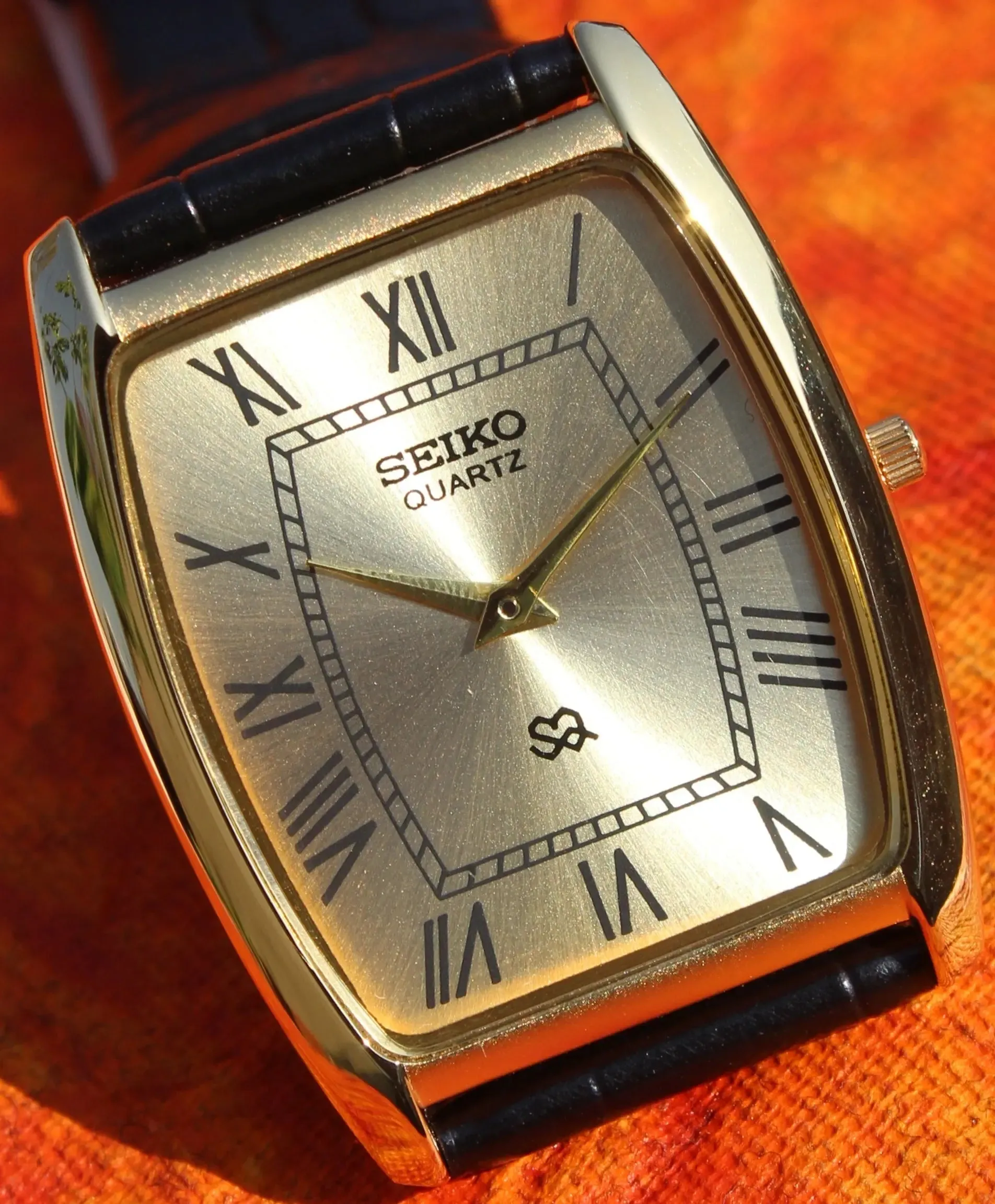 Seiko Quartz Japan Made Watch Two Hands Gold Plated Slim Case Golden Dial