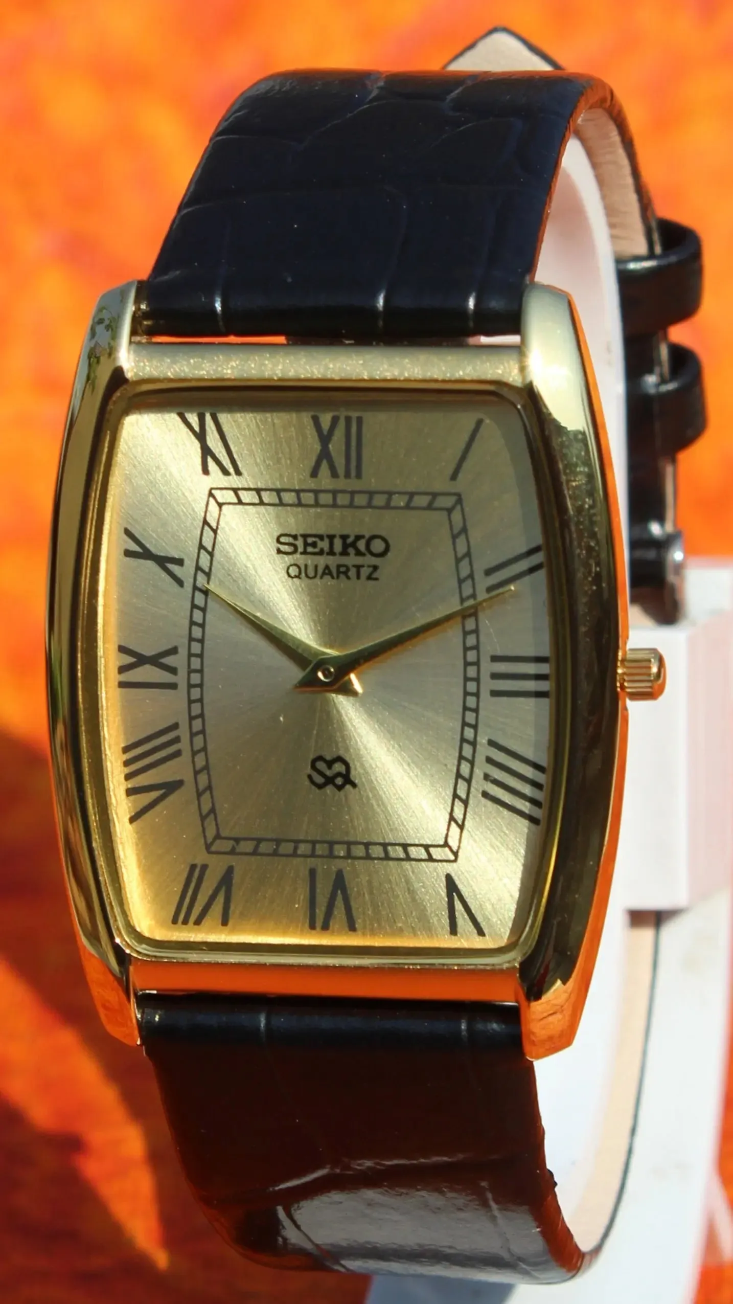 Seiko Quartz Japan Made Watch Two Hands Gold Plated Slim Case Golden Dial