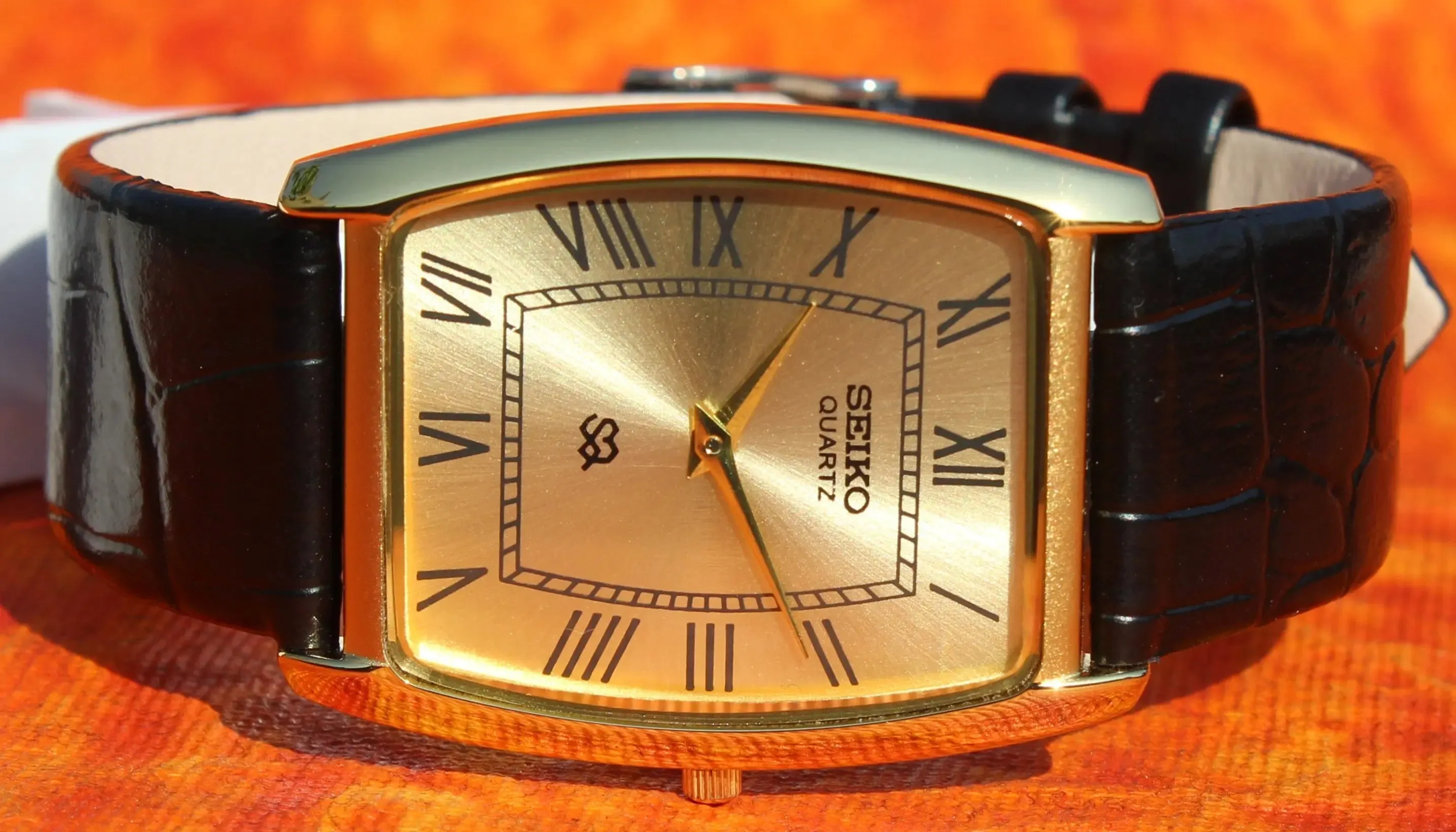 Seiko Quartz Japan Made Watch Two Hands Gold Plated Slim Case Golden Dial