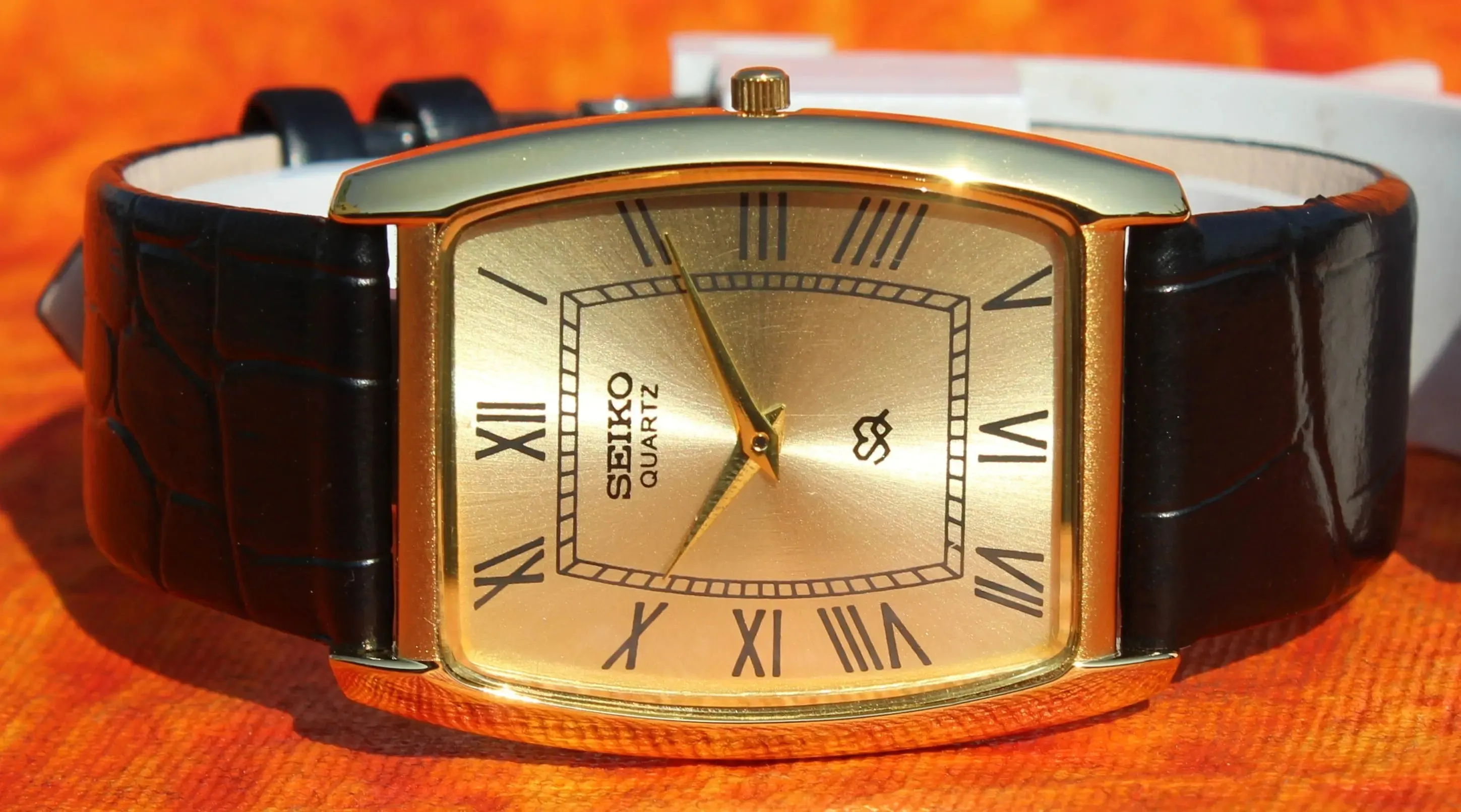 Seiko Quartz Japan Made Watch Two Hands Gold Plated Slim Case Golden Dial