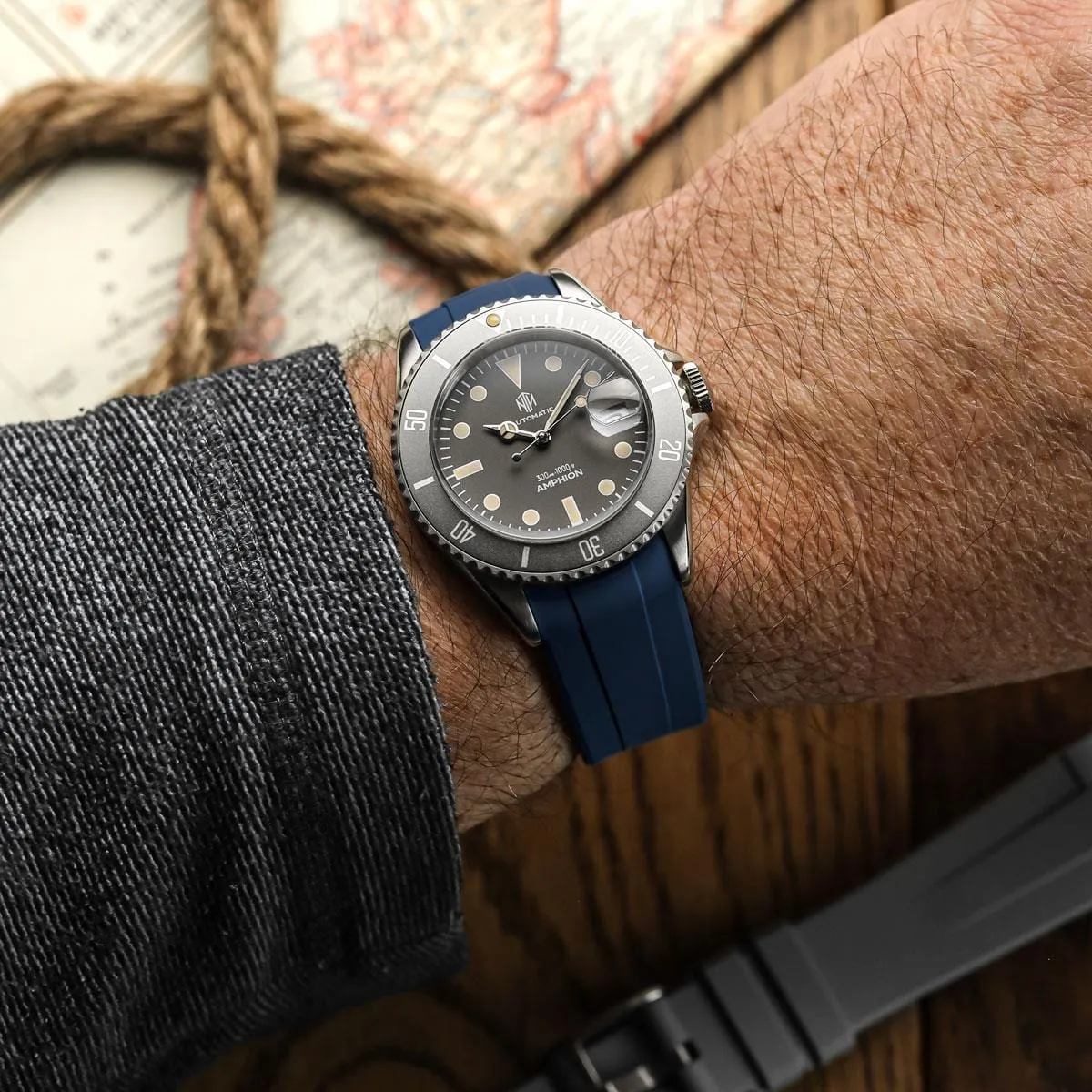 WatchGecko Curved Ends Rubber Watch Strap - Blue